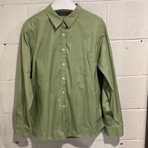LL Bean women’s green button up wrinkle resistant shirt